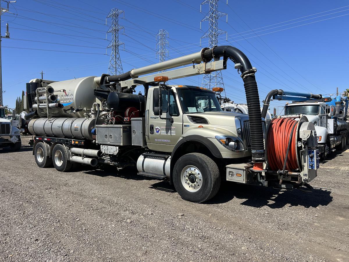 Used 2011 International 7600