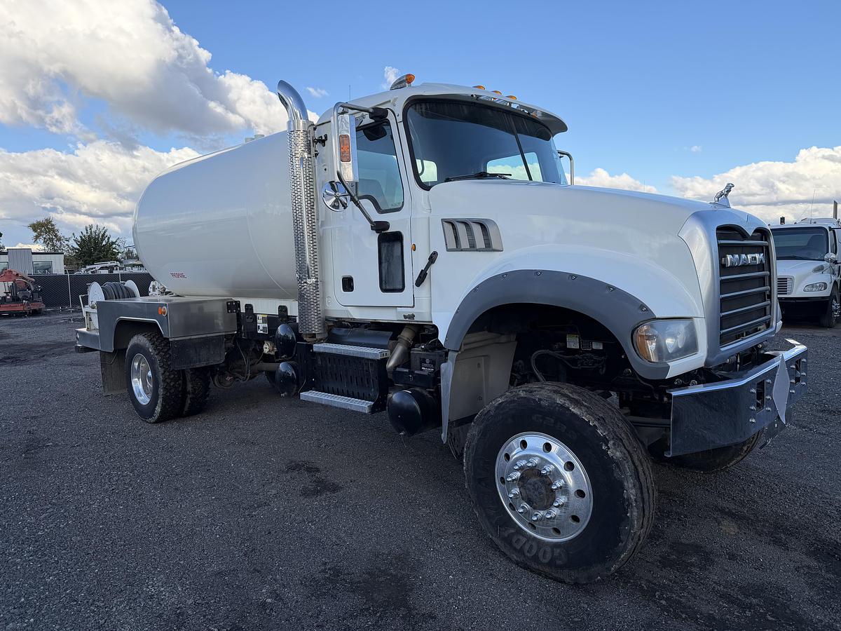 Used 2015 MACK 4X4 PROPANE TRUCK 