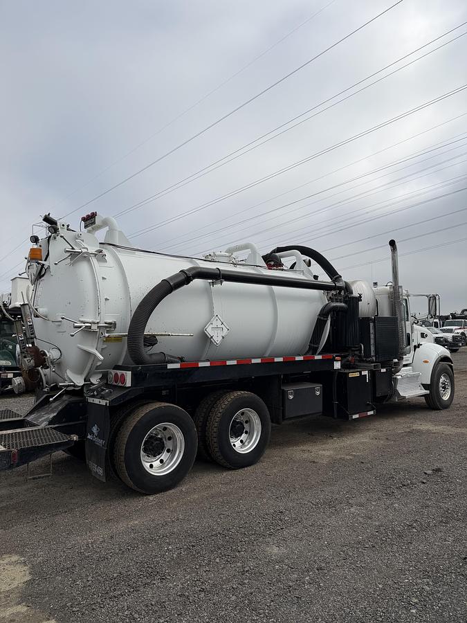 Used 2016 LIQUID RING 70BBL DOT CODE PETERBILT 348