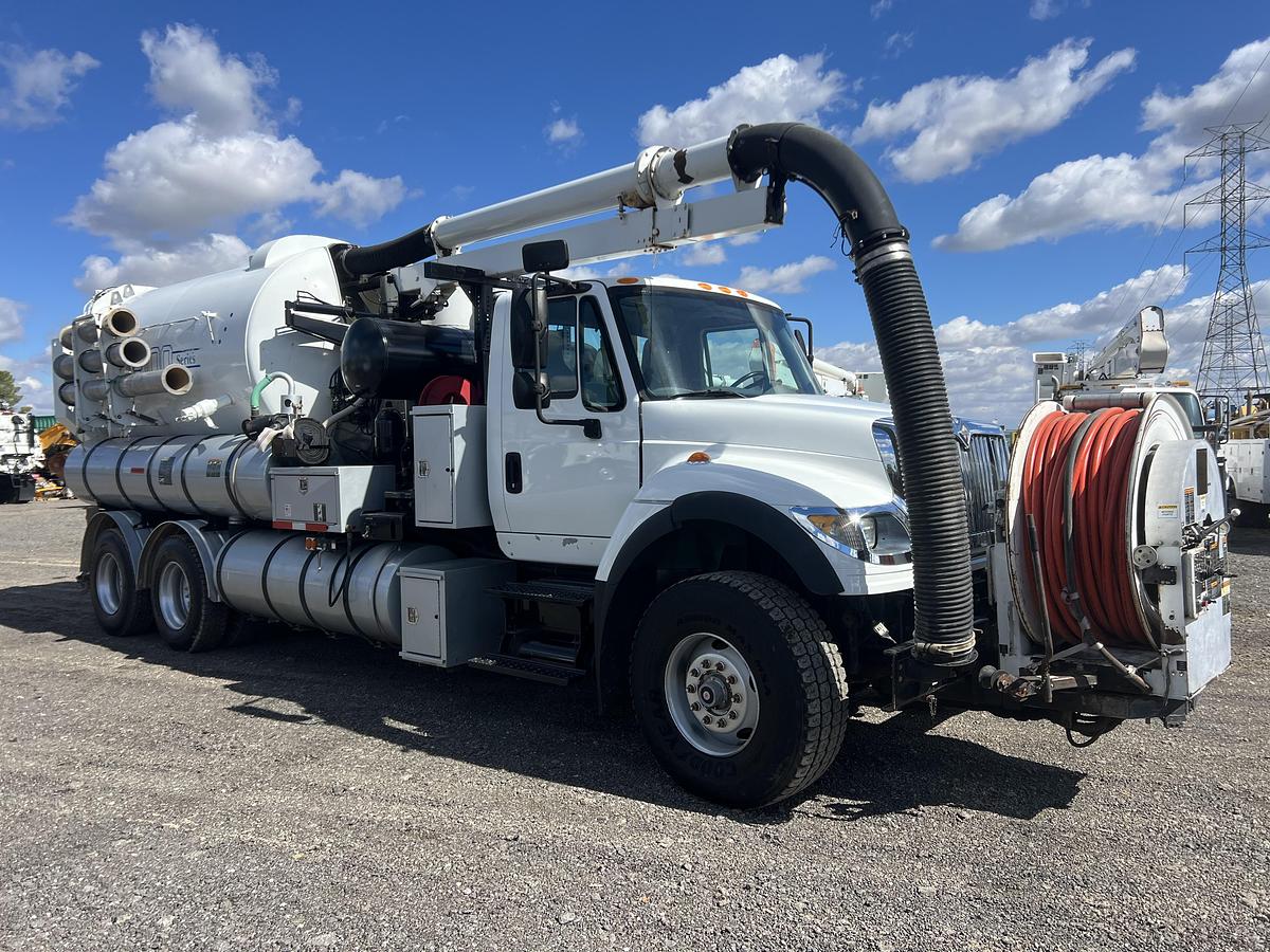 Used 2007 INTERNATIONAL VACTOR CLASSIC