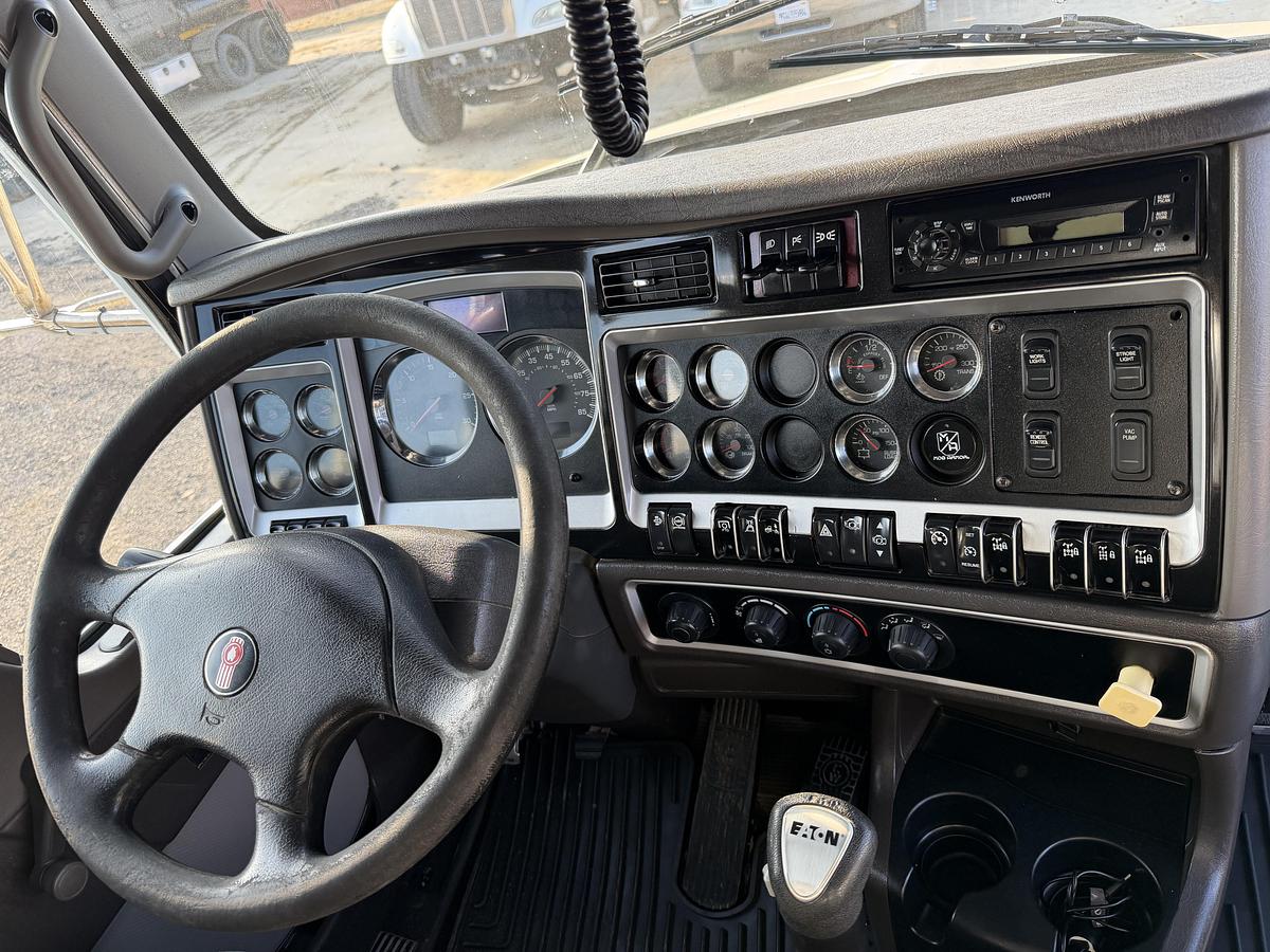 Used 2012 Kenworth T800 MUD DOG 1600