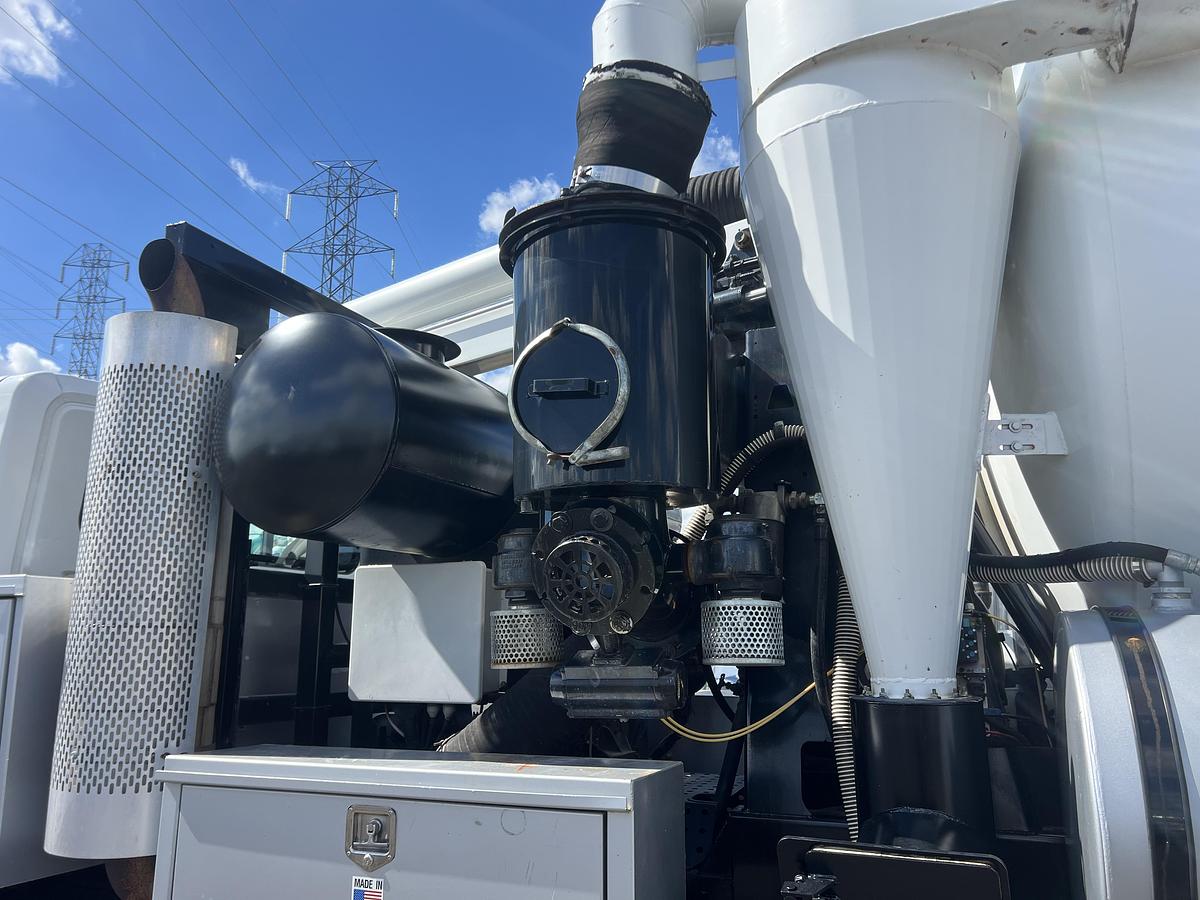 Used 2007 INTERNATIONAL VACTOR CLASSIC