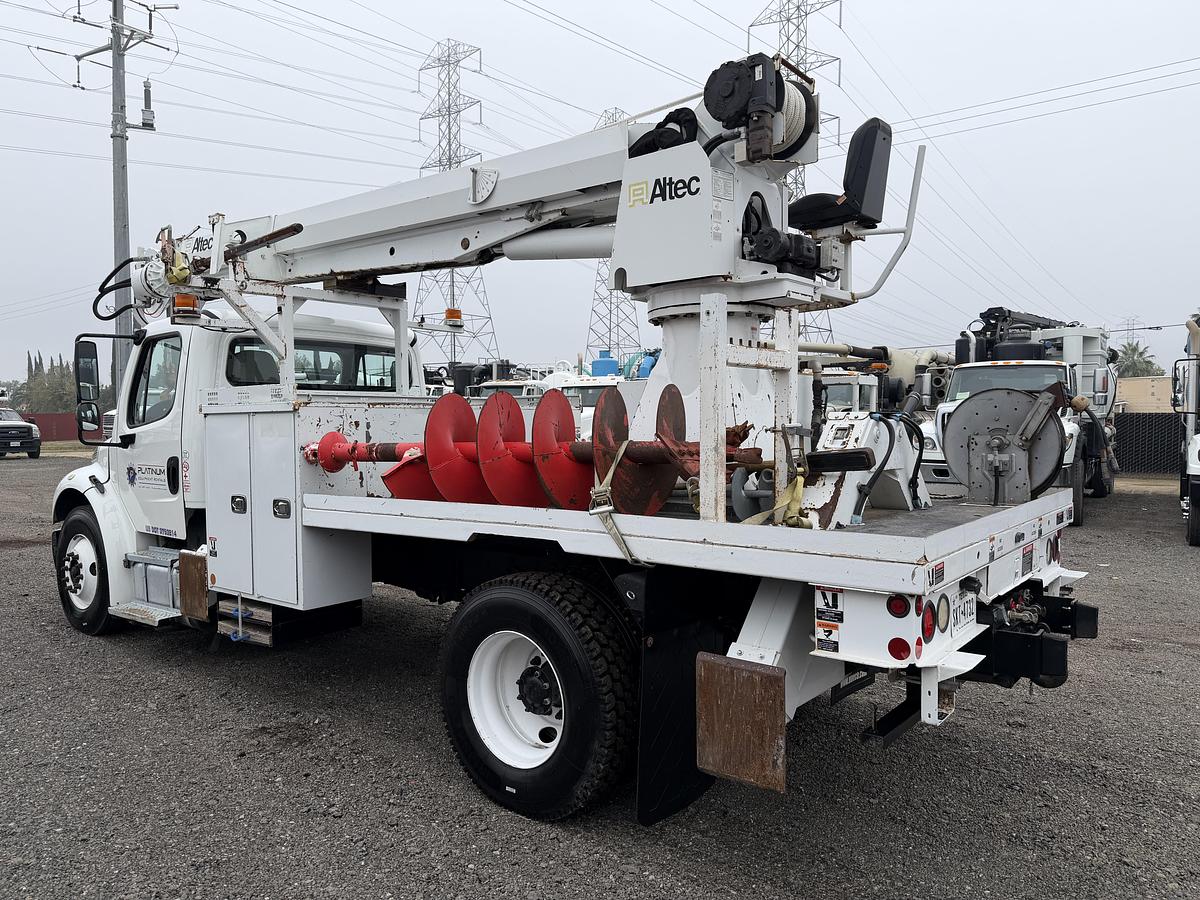 Used FREIGHTLINER ALTEC DM47BT DIGGER DERRICK