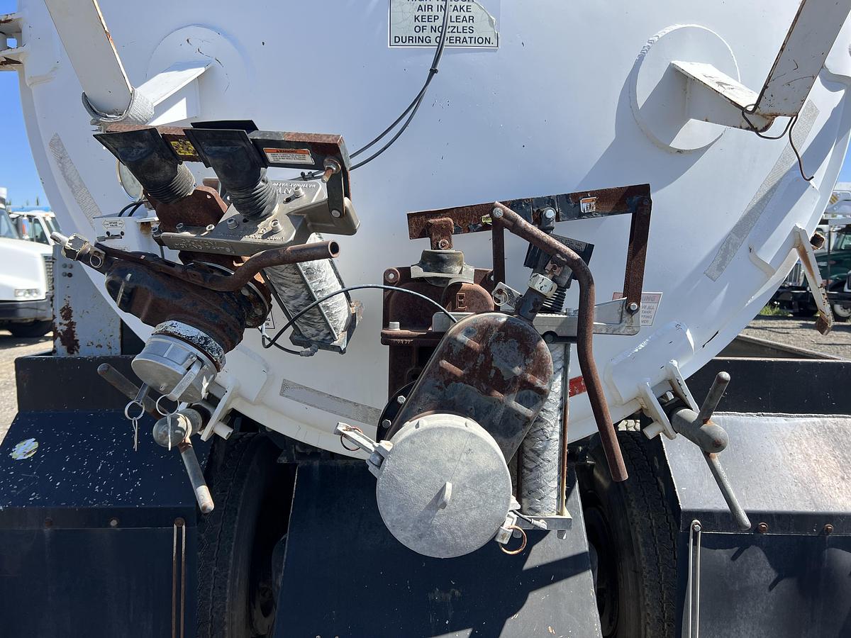 Used 2013 Peterbilt 348