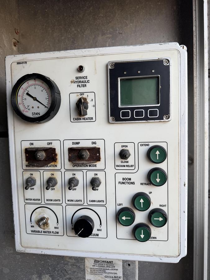 Used 2012 Kenworth T800 MUD DOG 1600