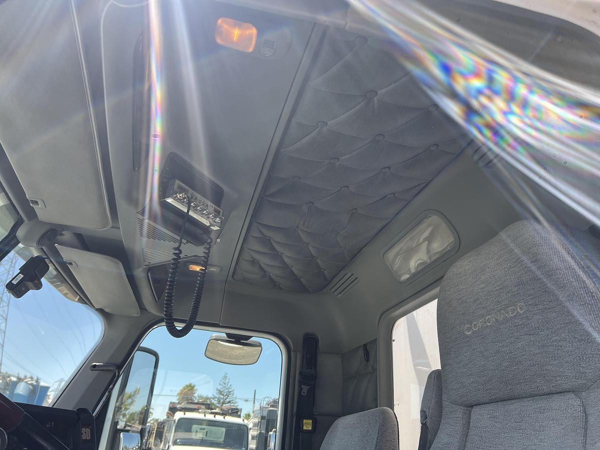 Used 2012 Freightliner  122sd