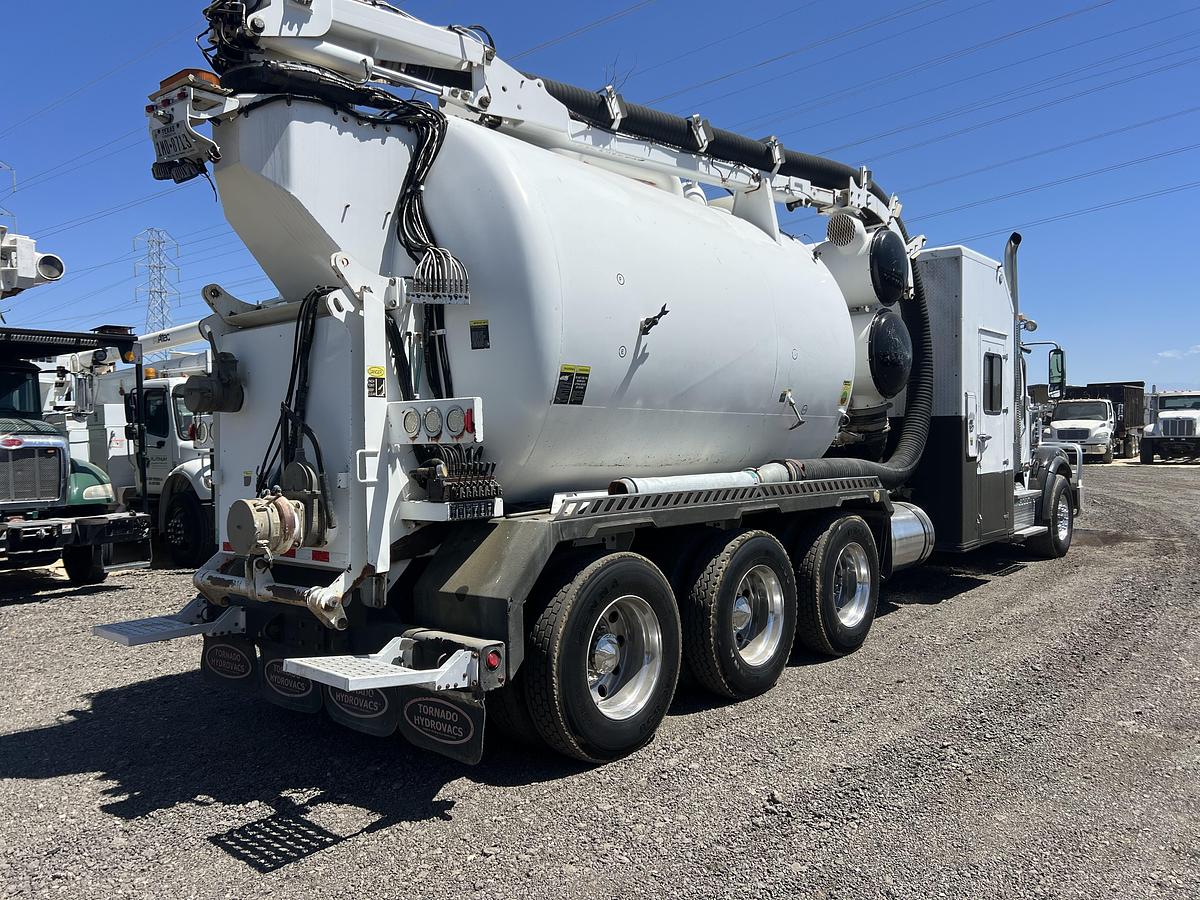 Used 2012 Freightliner  122sd