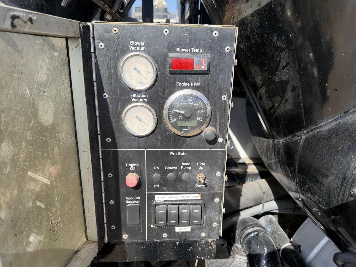Used 2014 PRESVAC POWER VAC MACK GU813