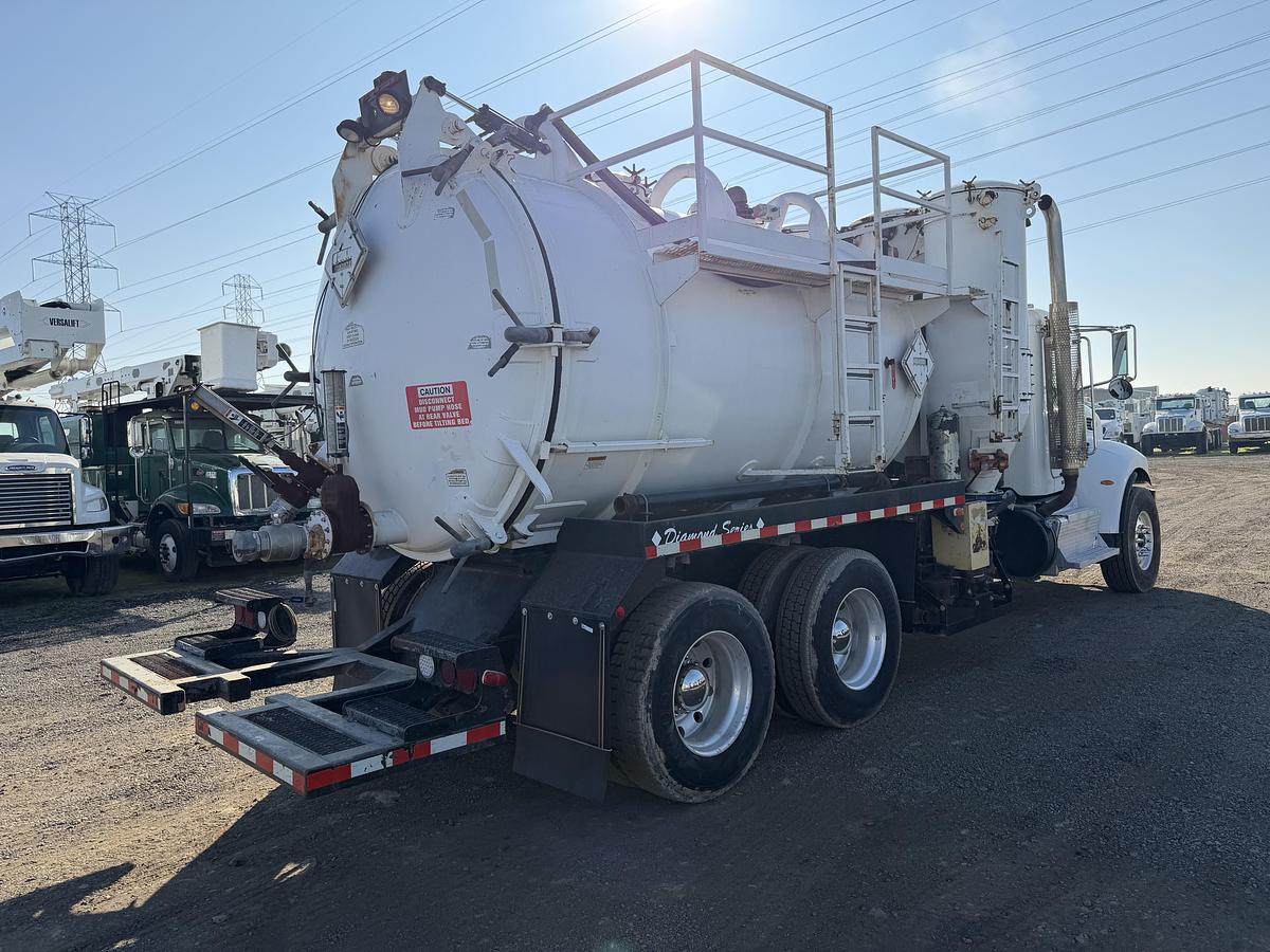 Used 2013 SCRUBBER DOT 70BBL PETERBILT Peterbilt 348