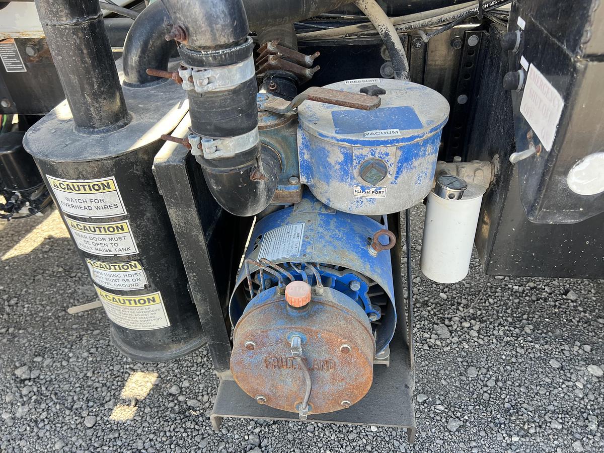 Used 2013 Peterbilt 348