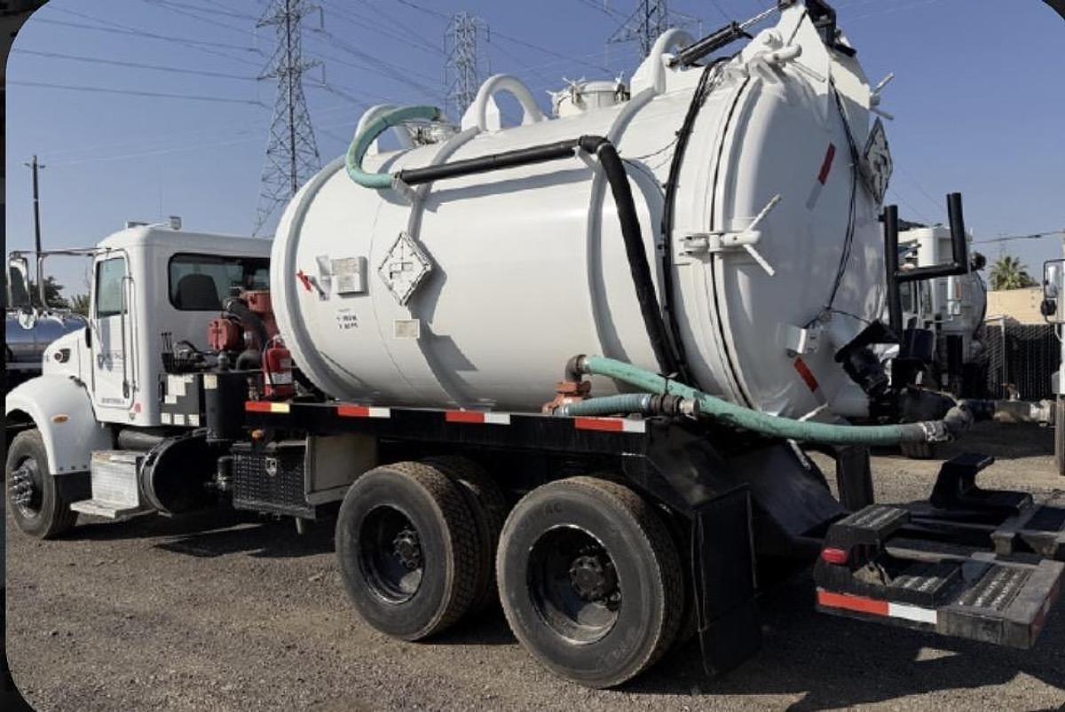 Used 2013 Peterbilt 348