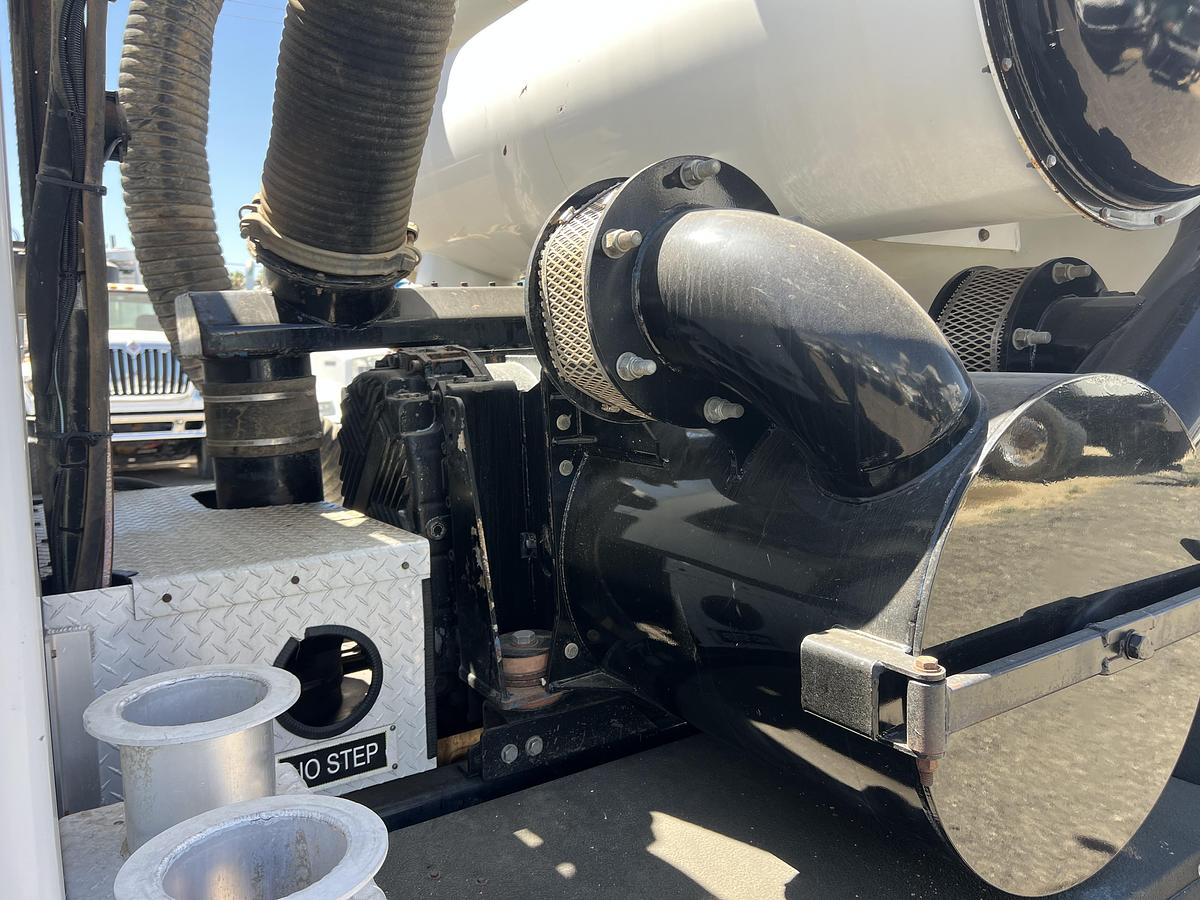 Used 2012 Freightliner  122sd