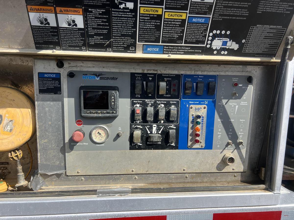 Used 2015 FREIGHTLINER VACTOR HXX AUTOMATIC