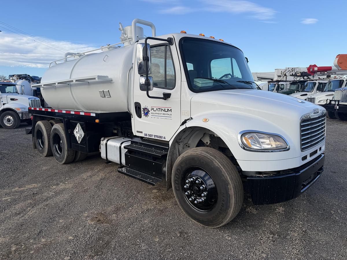 Used 2011 FREIGHTLINER 3200 GALLON SEPTIC VACUUM TRUCK 