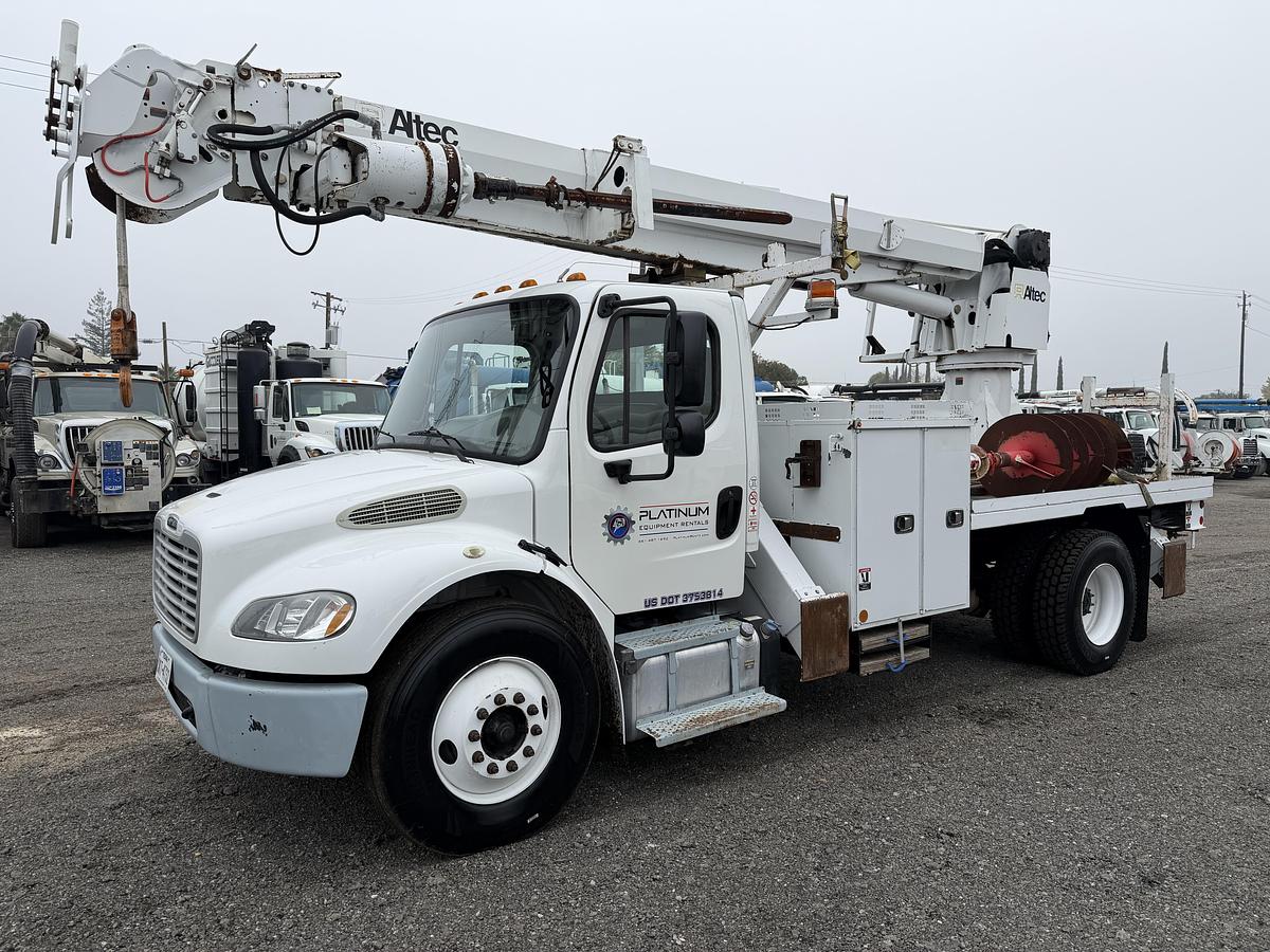 Used FREIGHTLINER ALTEC DM47BT DIGGER DERRICK
