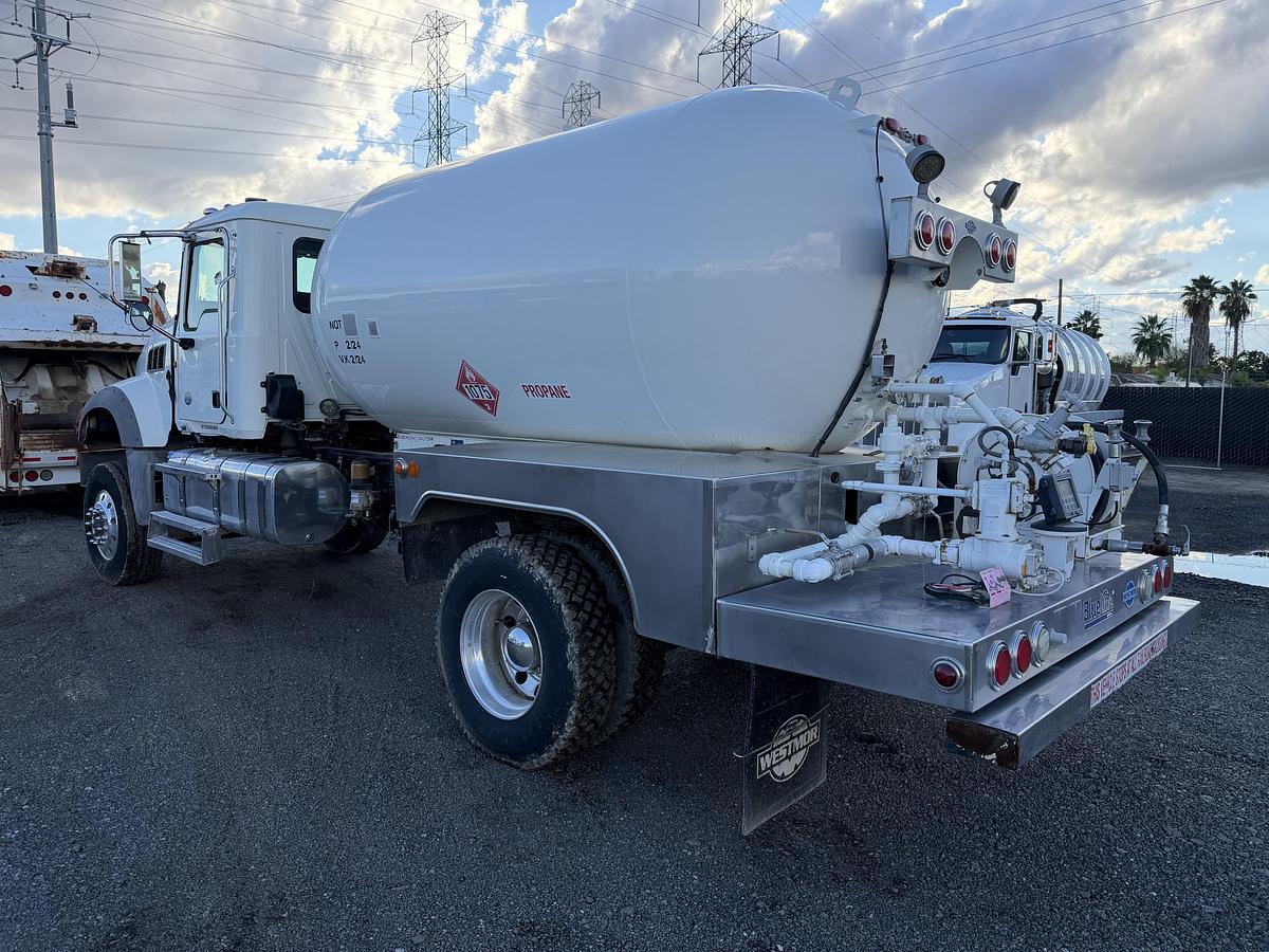 Used 2015 MACK 4X4 PROPANE TRUCK 