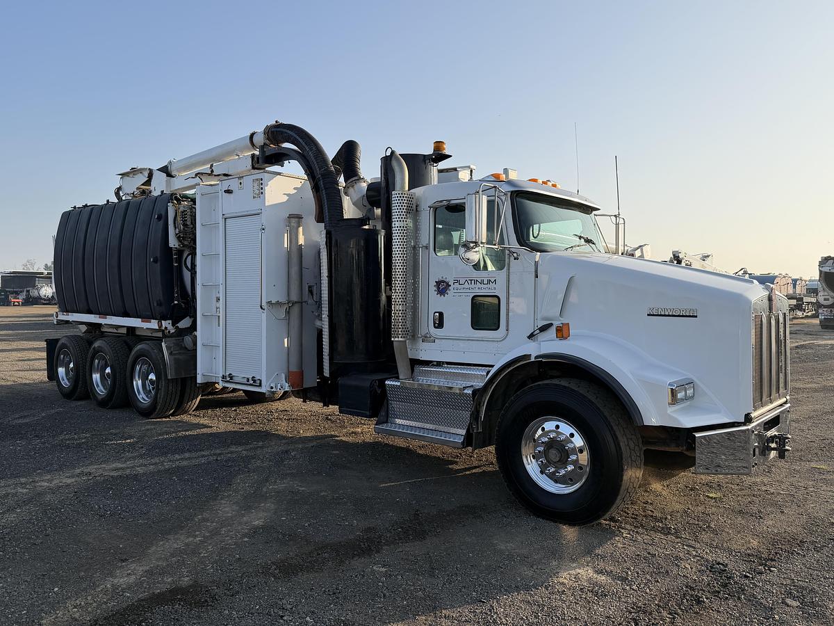 Used 2012 KENWORTH T800 MUD DOG 1600