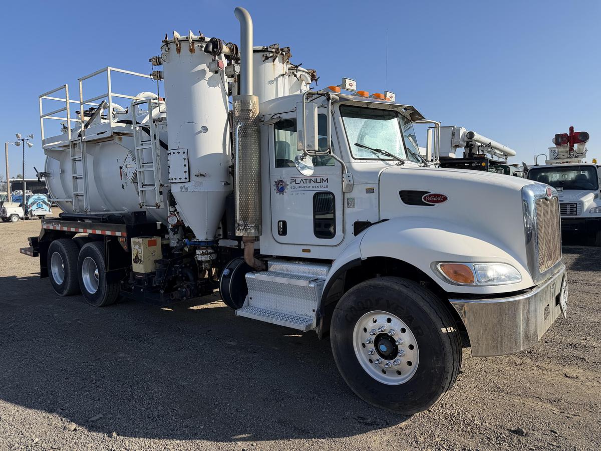 Used 2013 SCRUBBER DOT 70BBL PETERBILT Peterbilt 348