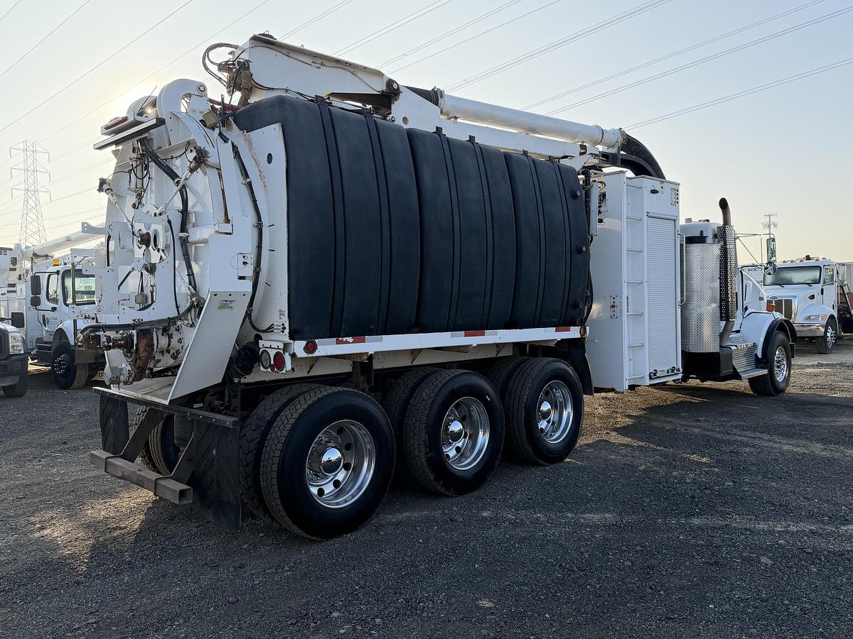 Used 2012 KENWORTH T800 MUD DOG 1600