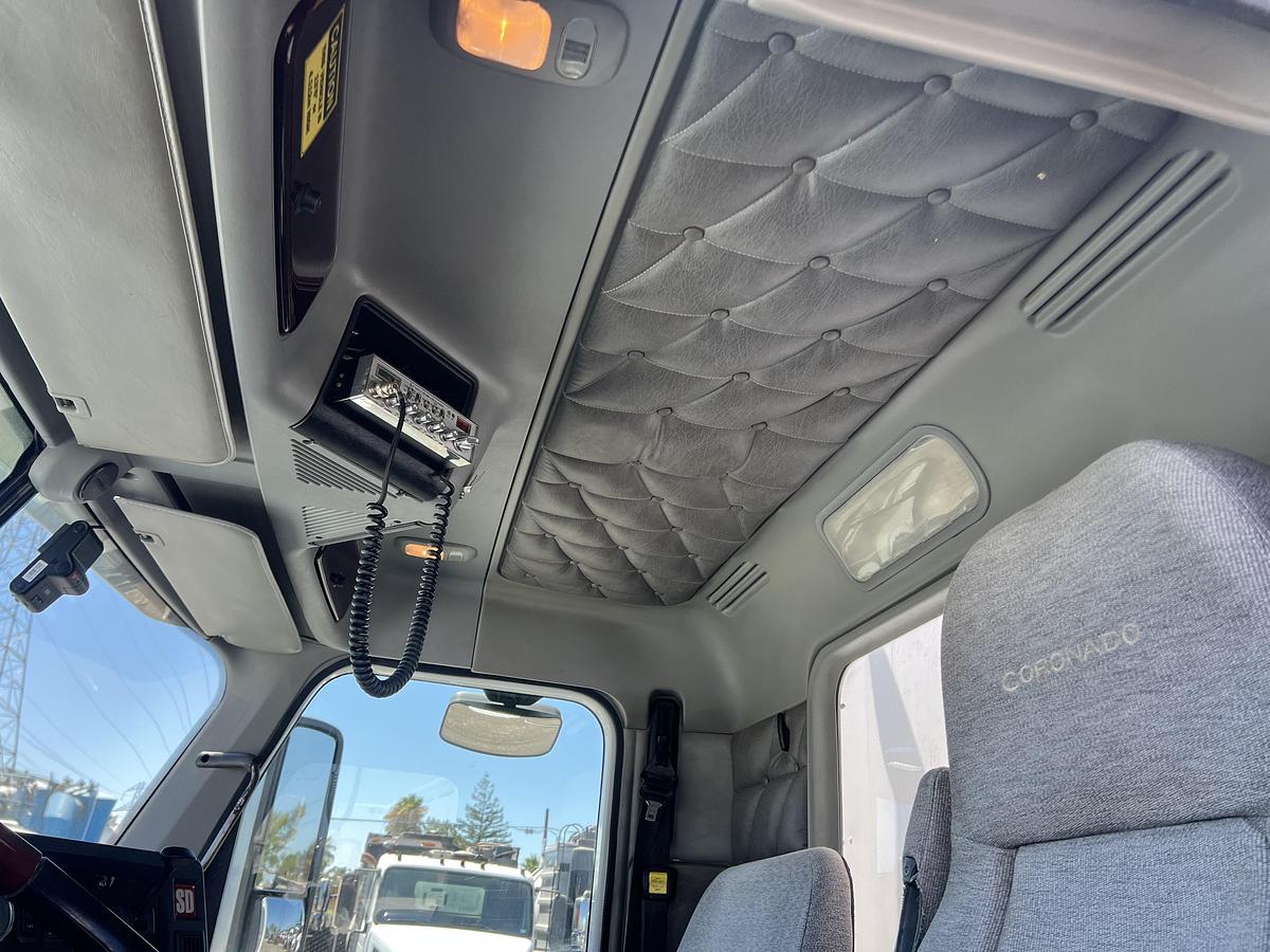 Used 2012 Freightliner  122sd