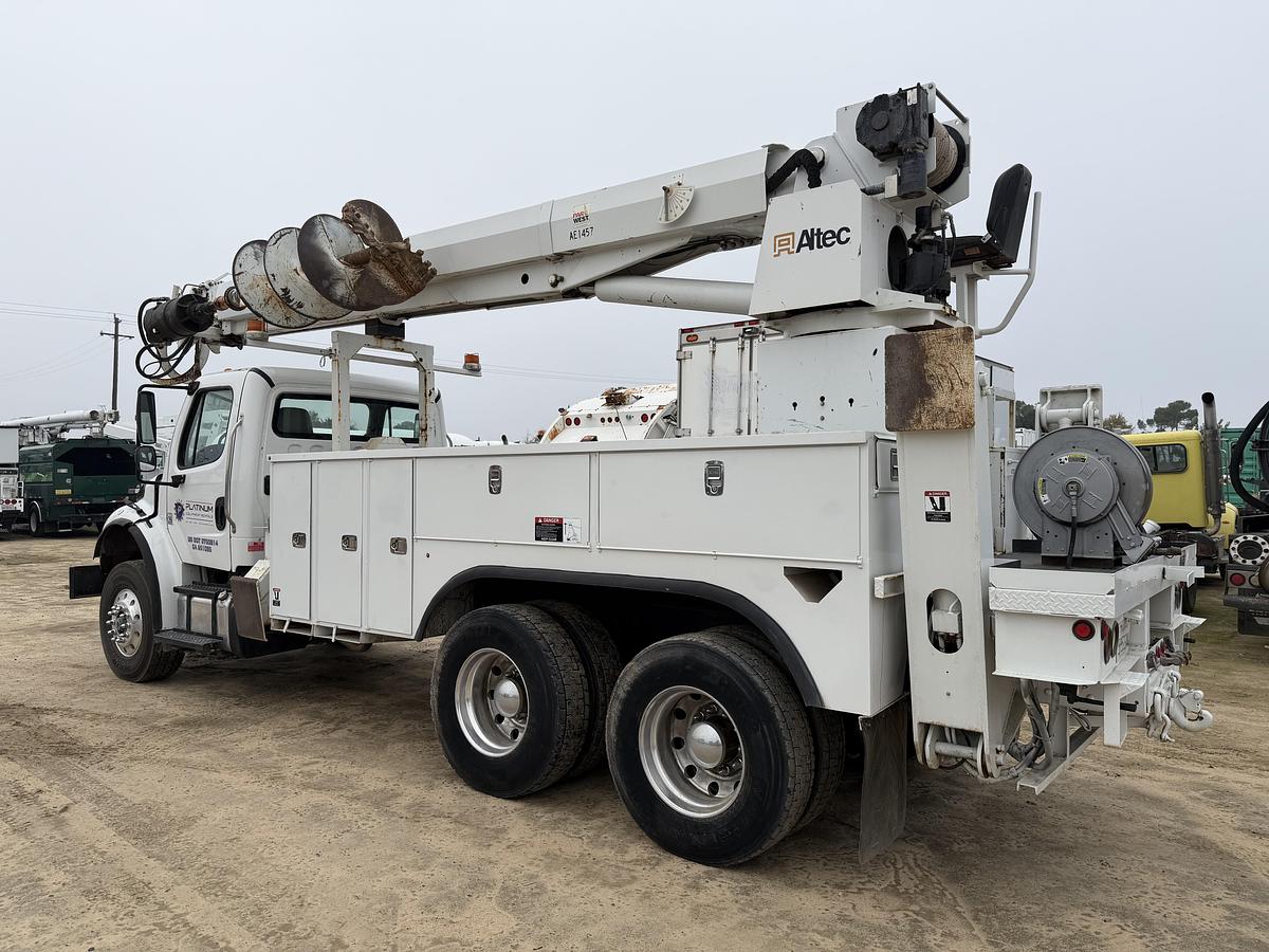 Used FREIGHTLINER ALTEC D3060B DIGGER DERRICK