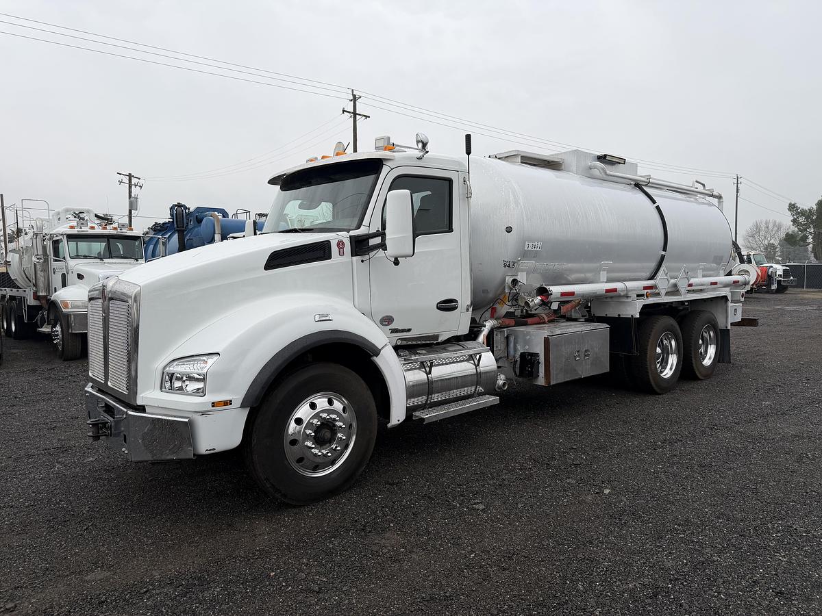 Used 2018 TANKER 4400 GALLON KENWORTH T880