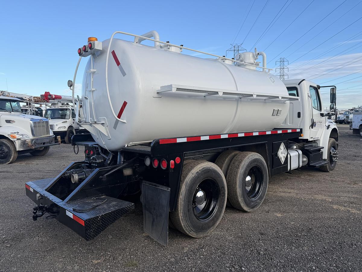 Used 2011 FREIGHTLINER 3200 GALLON SEPTIC VACUUM TRUCK 