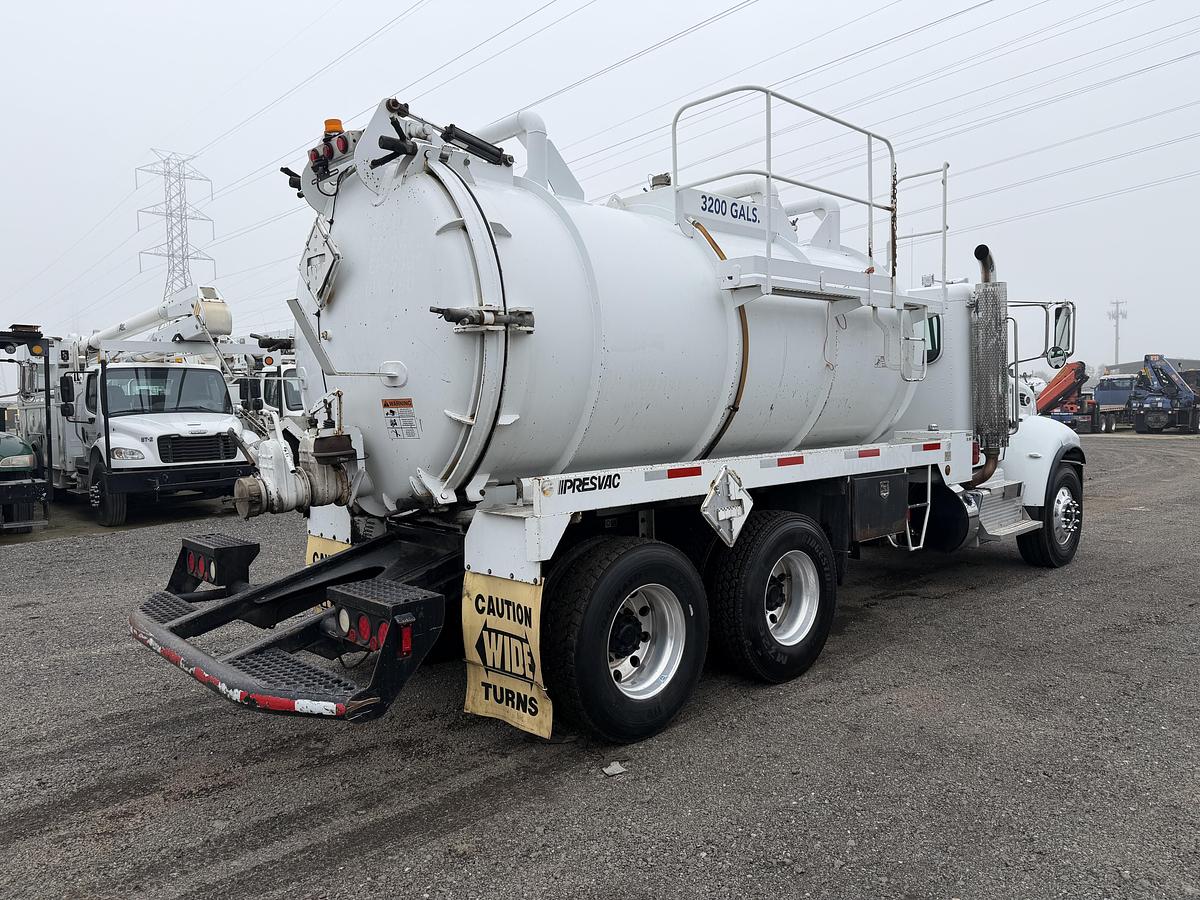 Used 2012 PETERBILT 348 DOT 70BBL PRESVAC