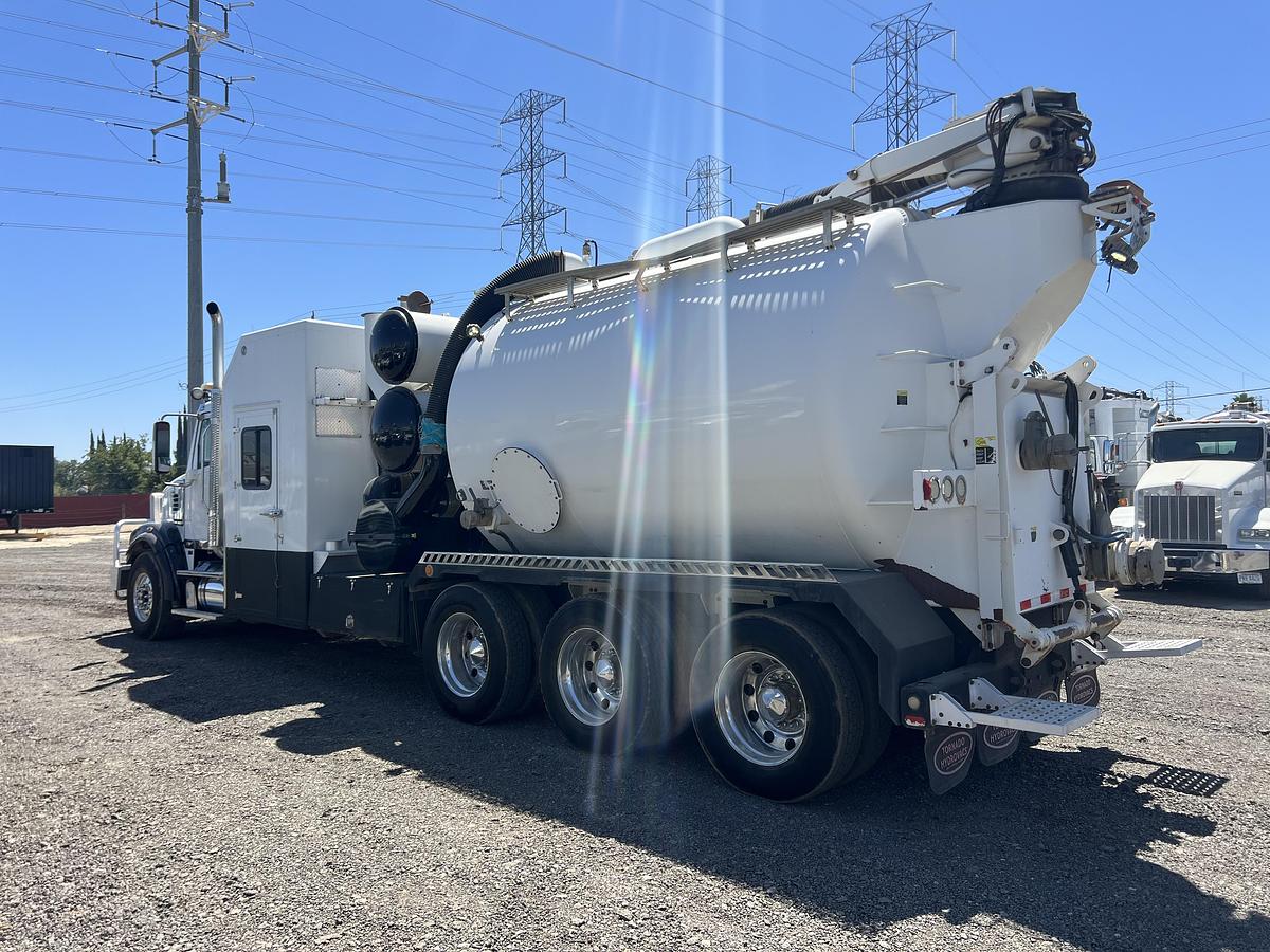 Used 2012 Freightliner  122sd