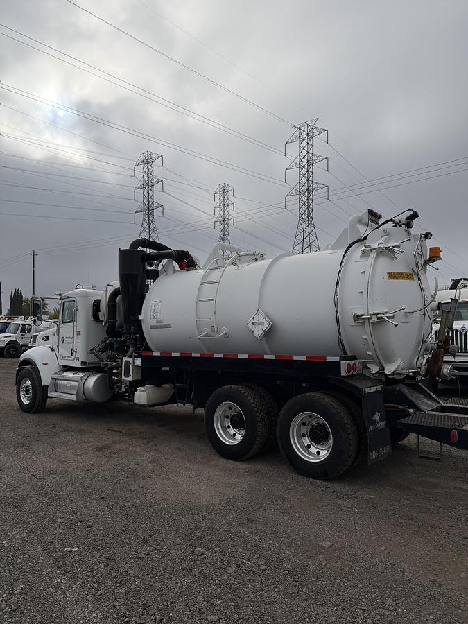 Used 2016 LIQUID RING 70BBL DOT CODE PETERBILT 348