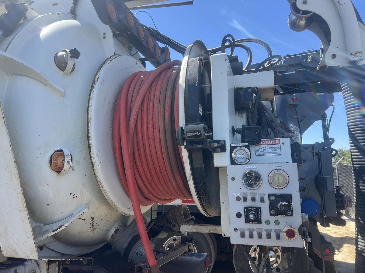 Used 2012  Freightliner 112sd