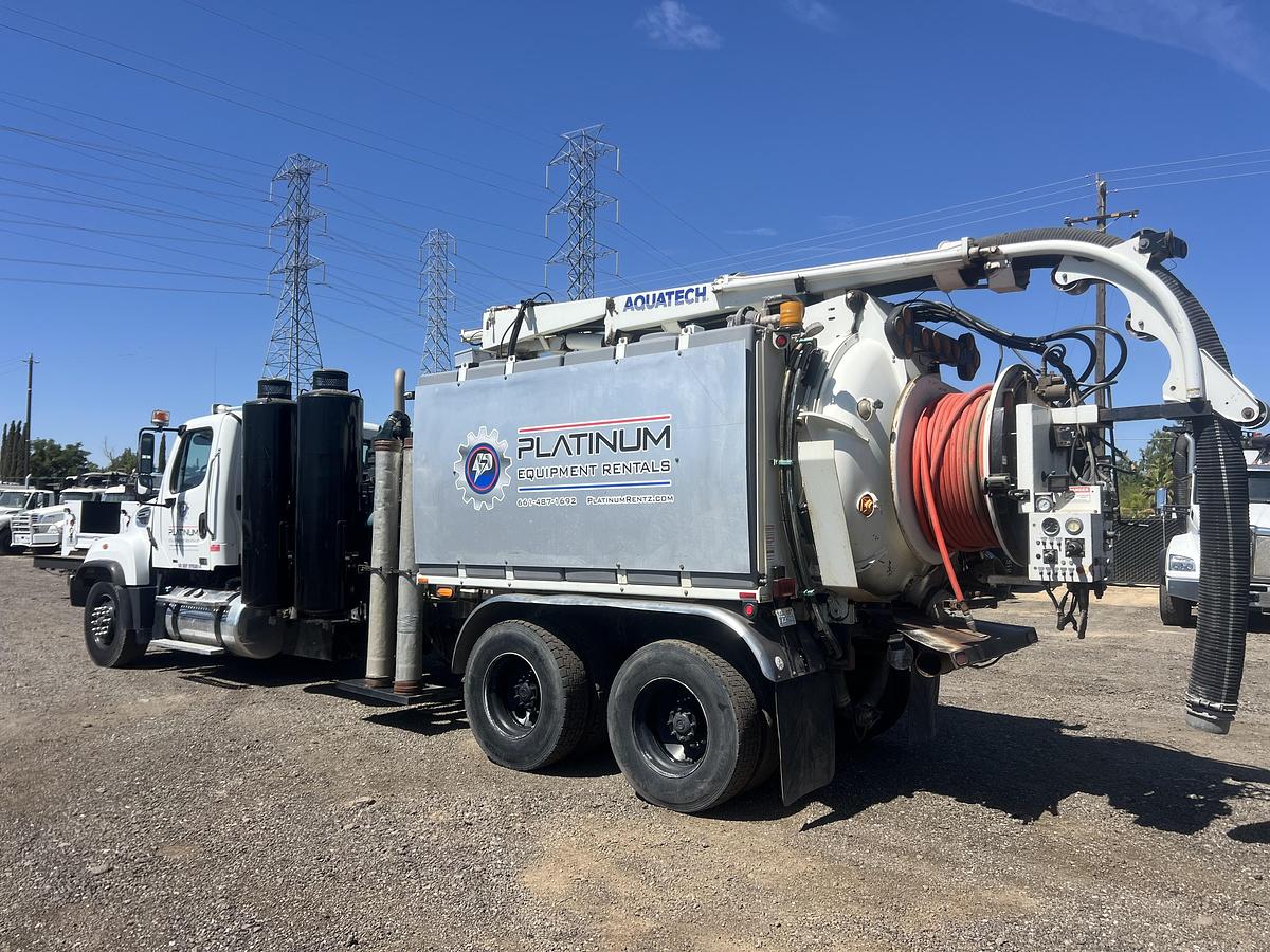 Used 2012  Freightliner 112sd