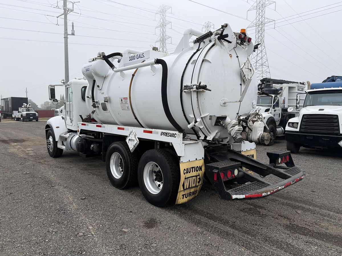 Used 2012 PETERBILT 348 DOT 70BBL PRESVAC