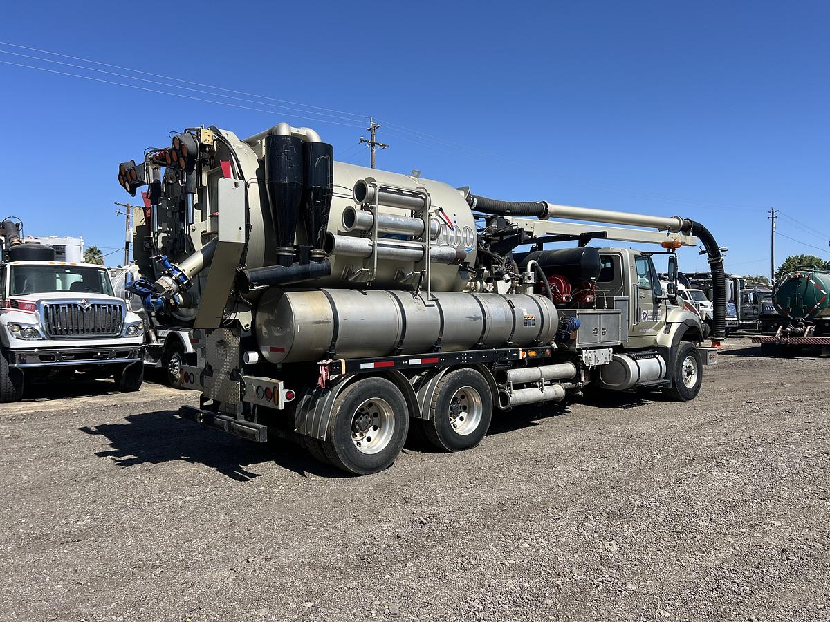 Used 2011 International 7600