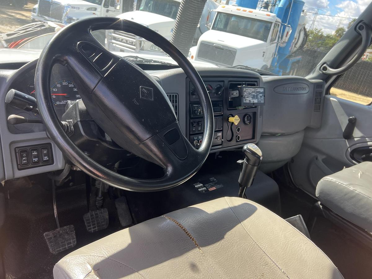 Used 2007 INTERNATIONAL VACTOR CLASSIC