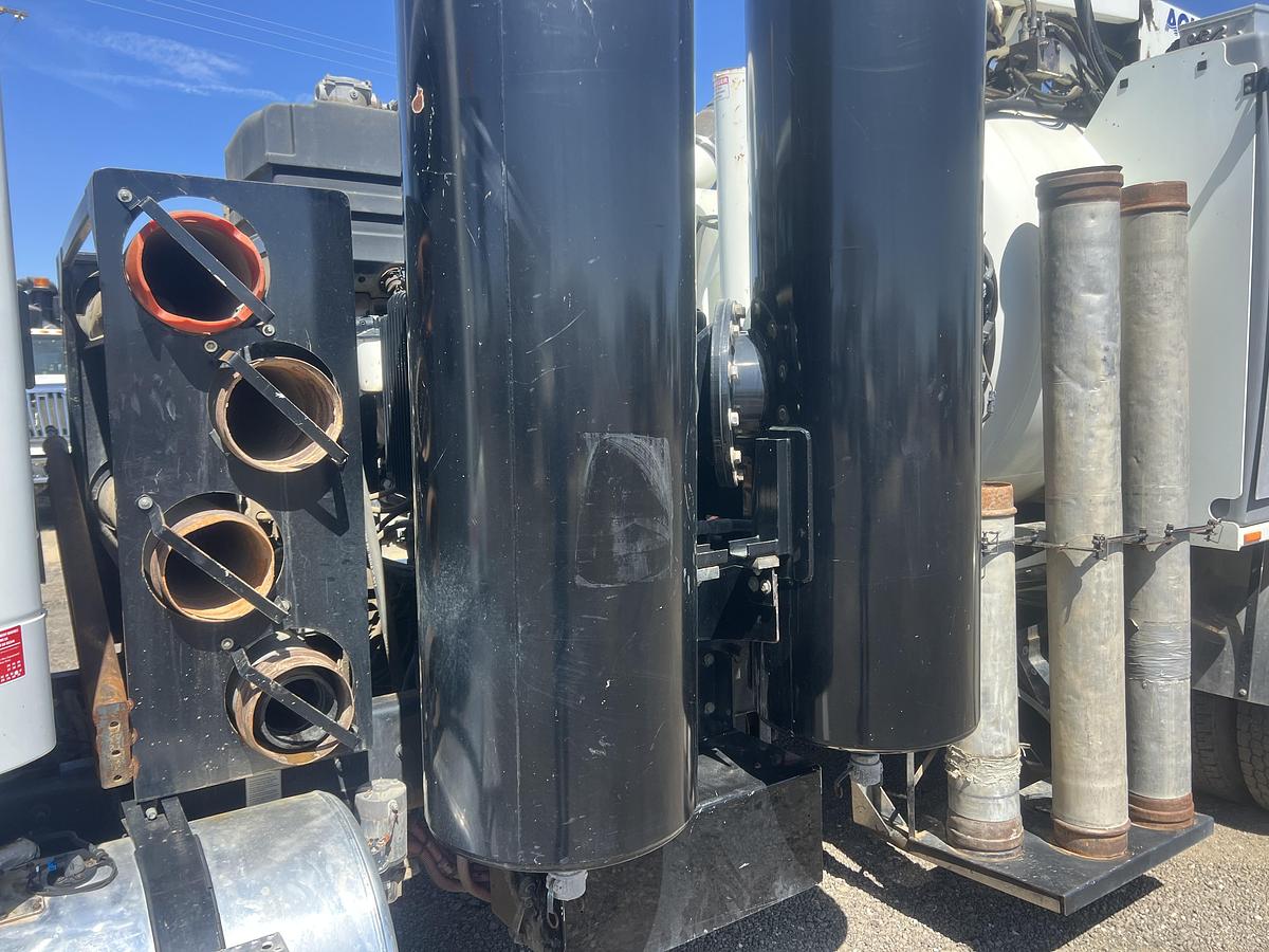 Used 2012  Freightliner 112sd