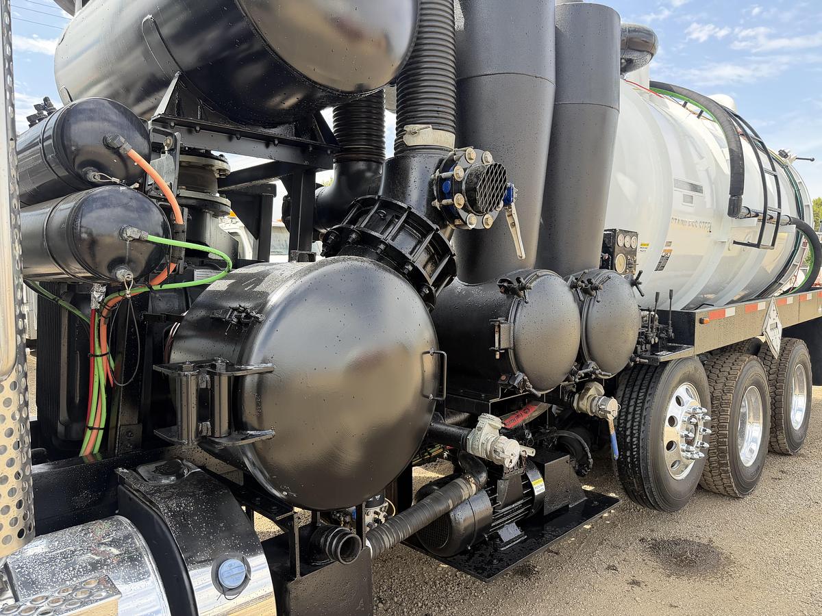 Used 2015 STAINLESS CUSCO TURBO VAC KENWORTH T880