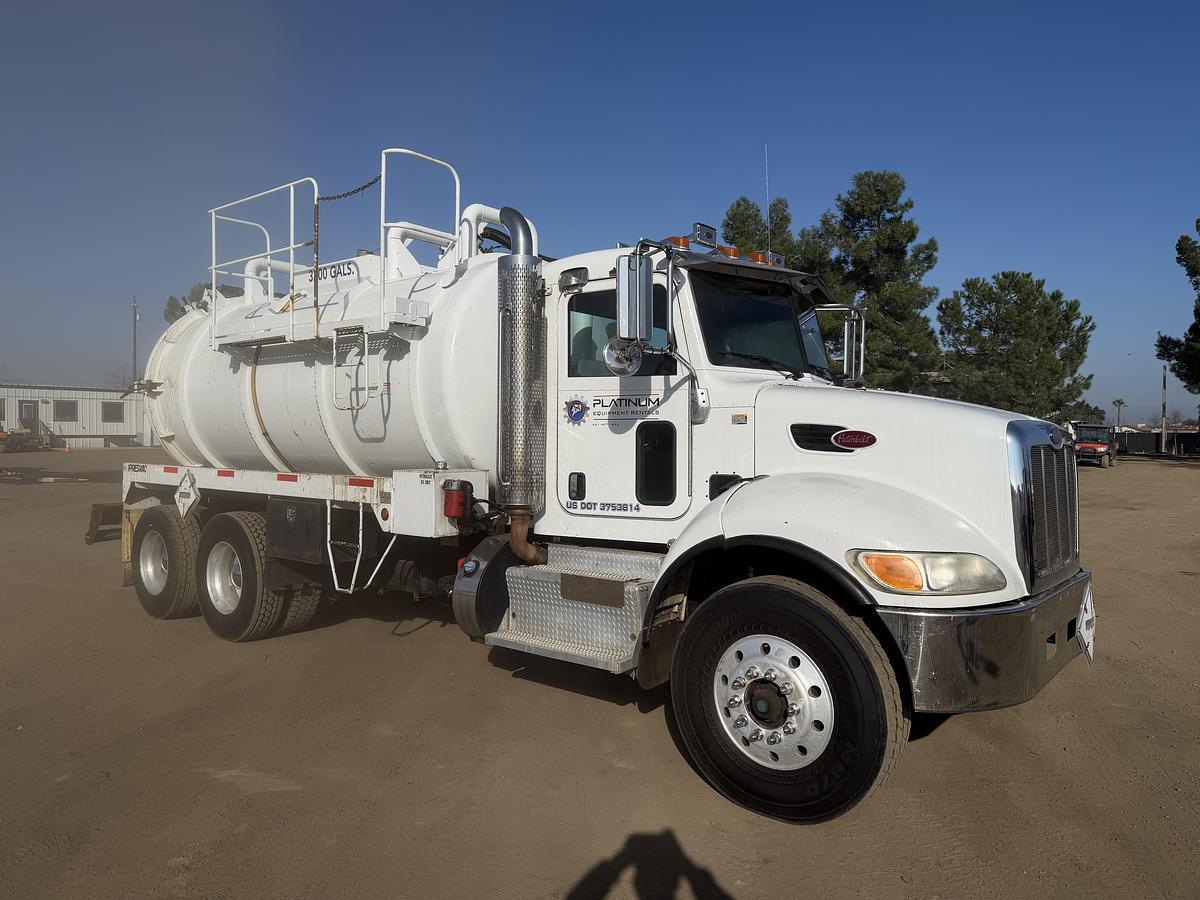 Used 2013 PETERBILT 348 DOT PRESVAC 70BBL