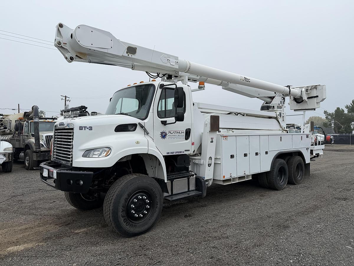 Used 100’ ALTEC ELEVATOR FREIGHTLINER 6X6