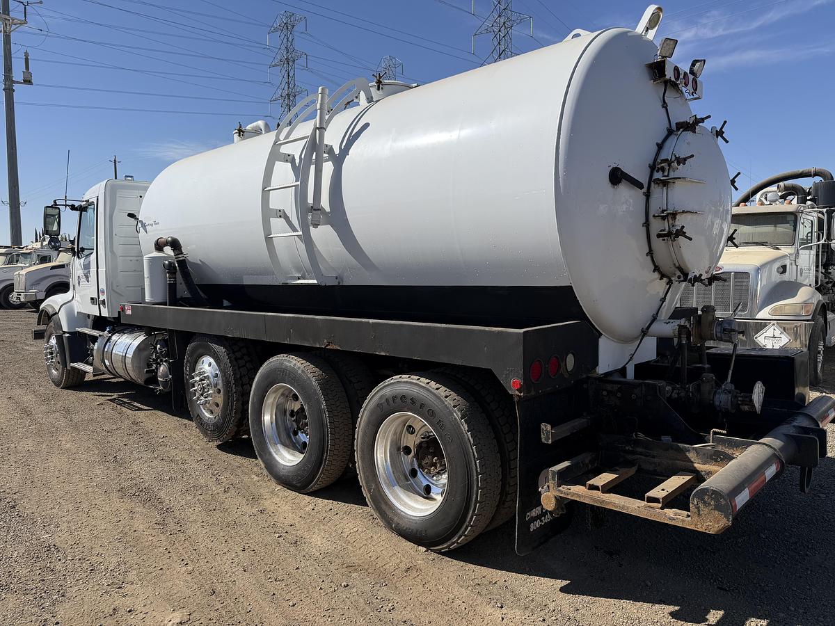 Used 2011 VOLVO 110BBL 4700 GALLON VACUUM TRUCK