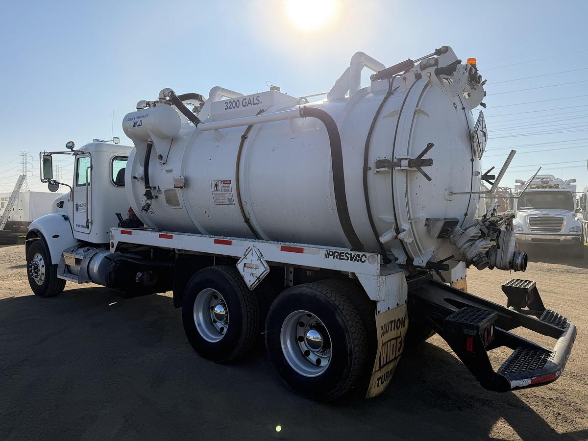 Used 2013 PETERBILT 348 DOT PRESVAC 70BBL