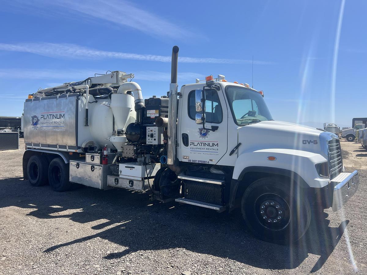 Used 2012  Freightliner 112sd