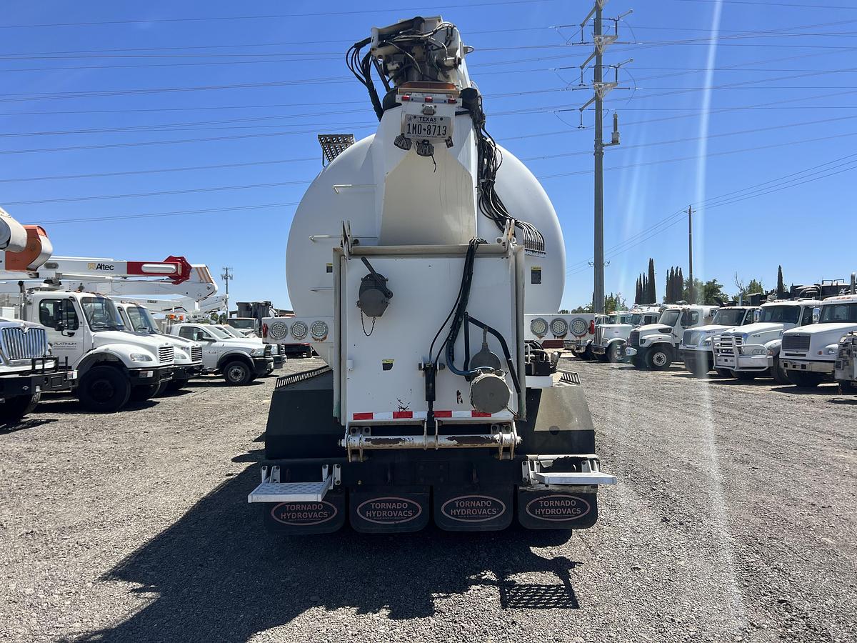 Used 2012 Freightliner  122sd