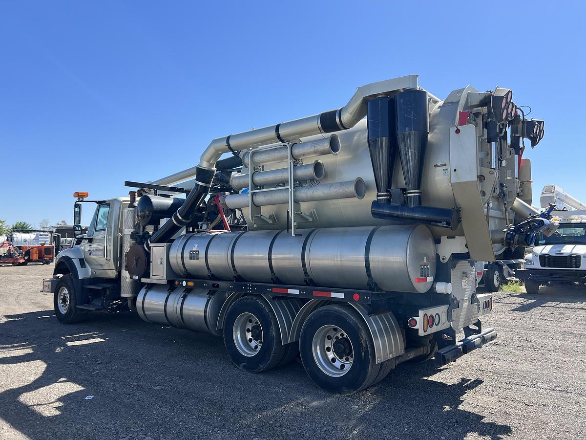 Used 2011 International 7600