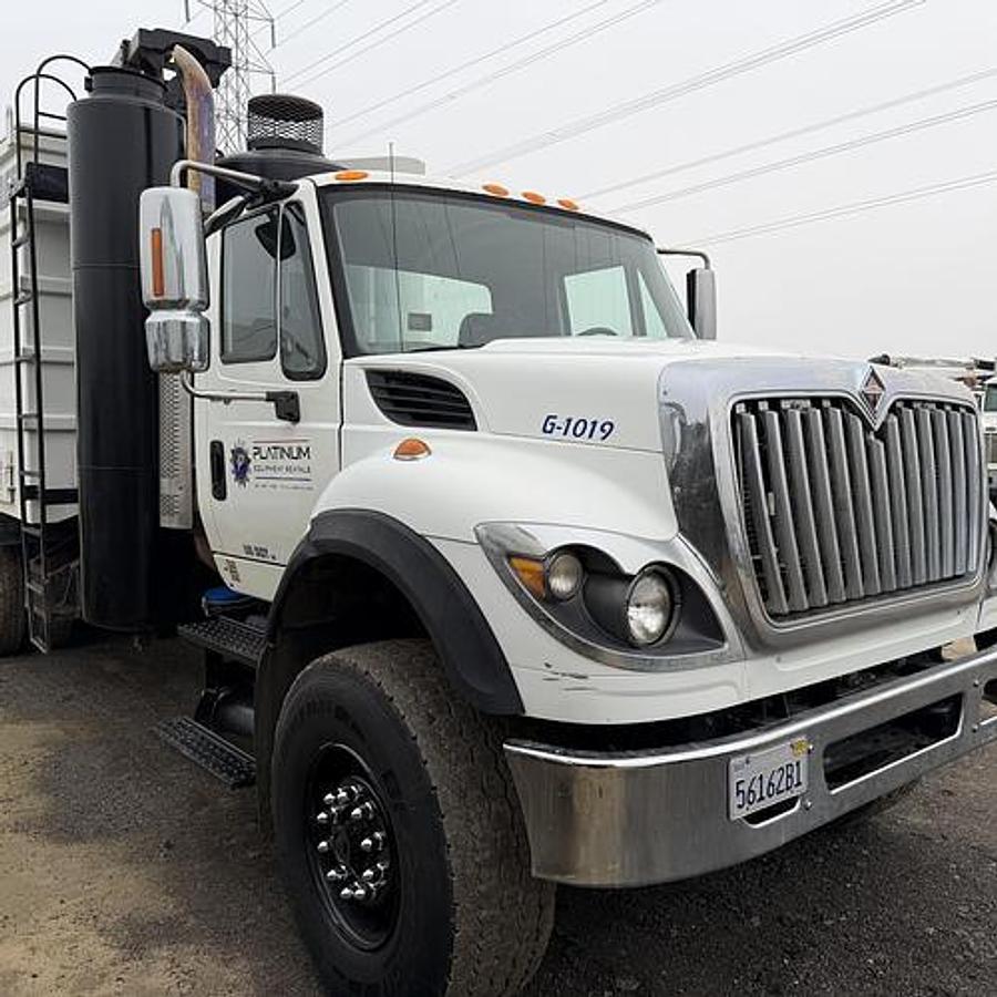 Used 2010 International 7600