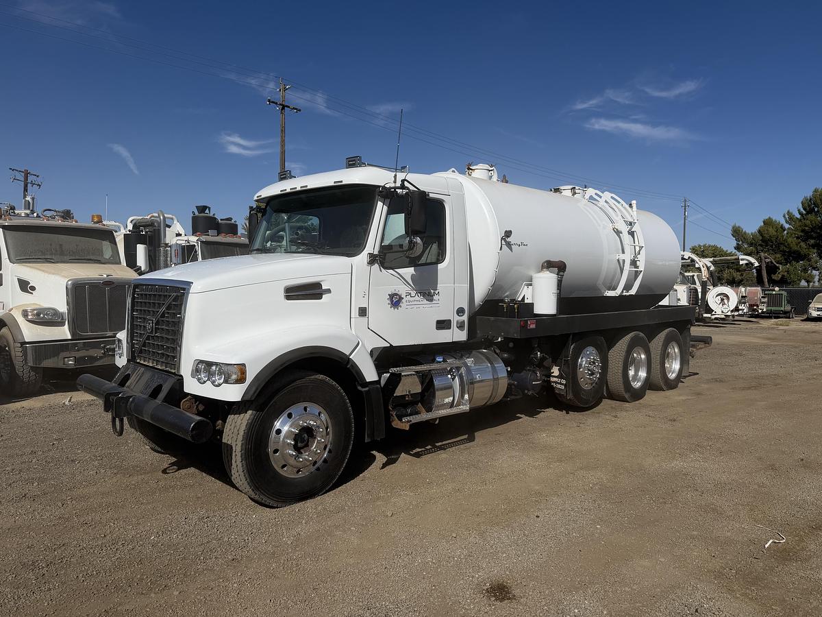 Used 2011 VOLVO 110BBL 4700 GALLON VACUUM TRUCK