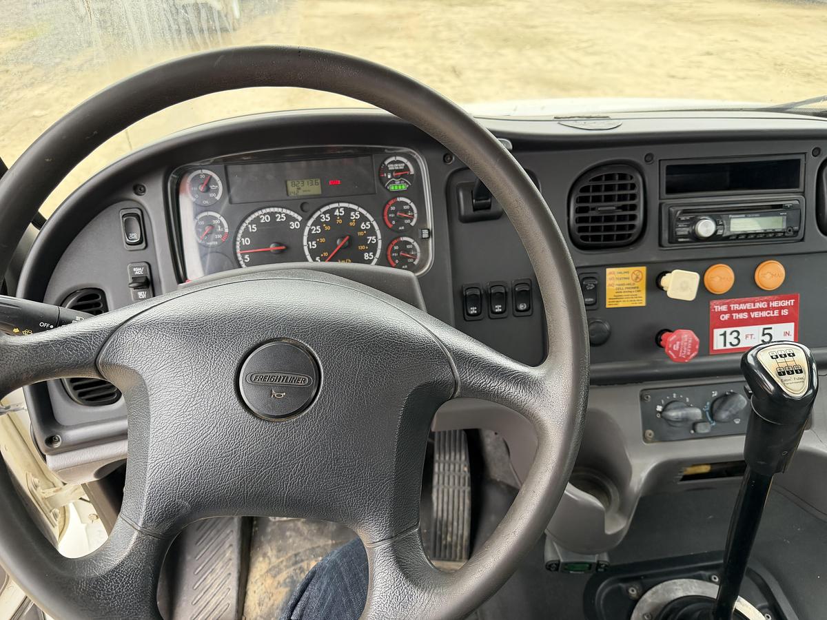 Used FREIGHTLINER ALTEC D3060B DIGGER DERRICK