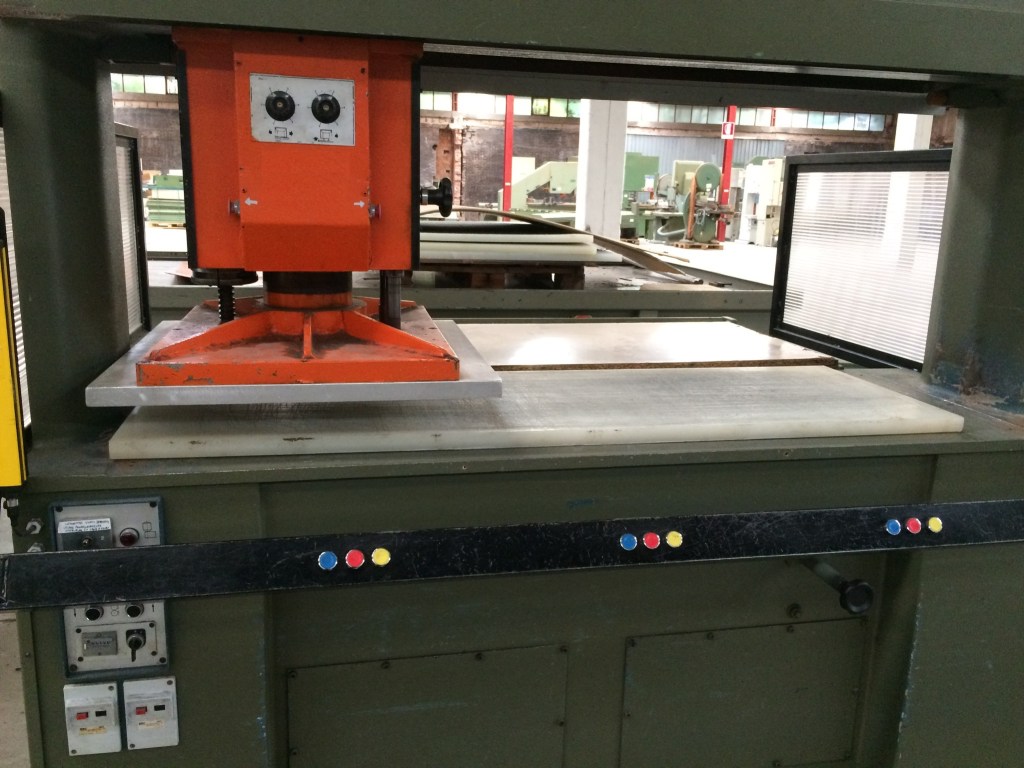 Used Fipi brand die-cutting press, for fabric, leather, leather and the like.