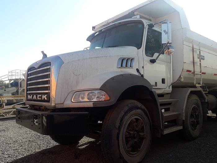 2012 MACK GU813