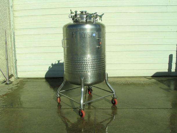 Usado 150 GALLON PRESSURE TANK.  MUELLER SERIAL P6356-3&amp;P6356-1